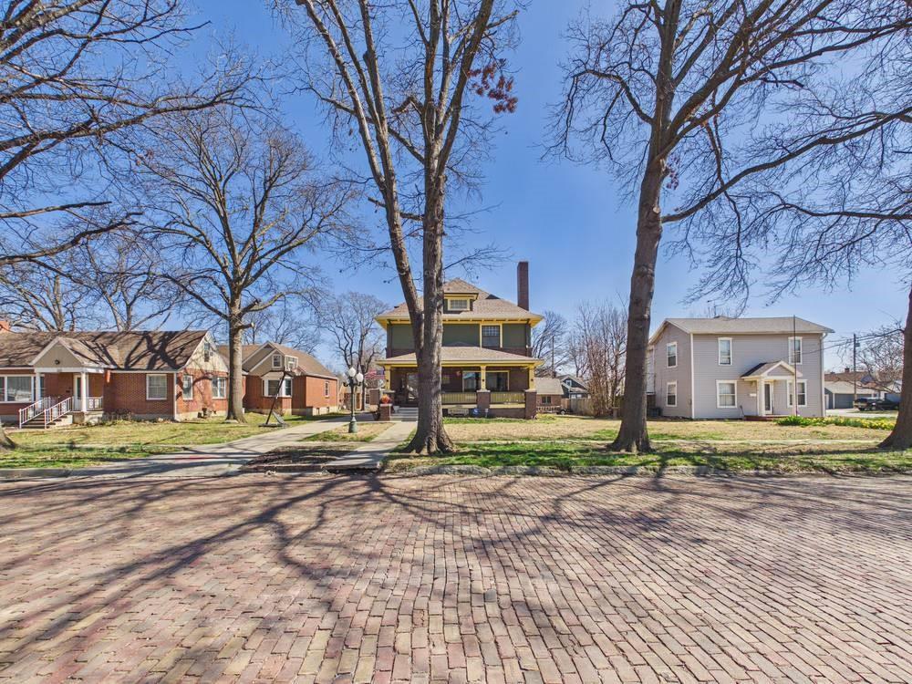 517 S Eddy Street Property Photo 2