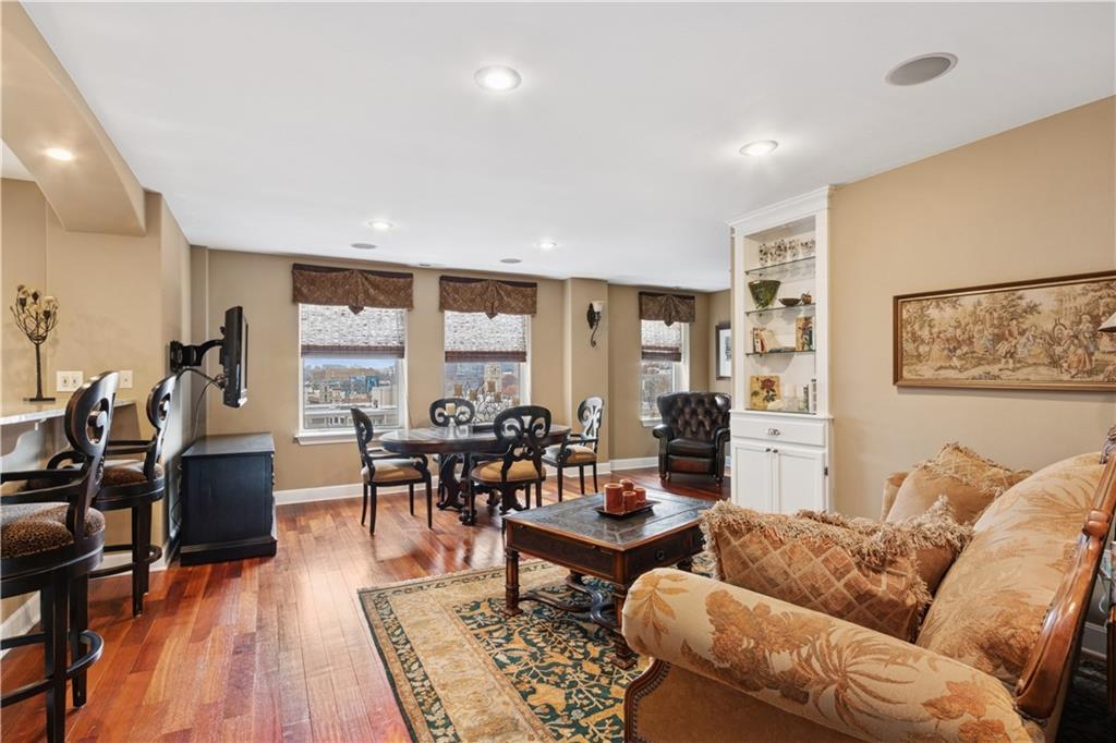 229 Ward Parkway Property Photo 4