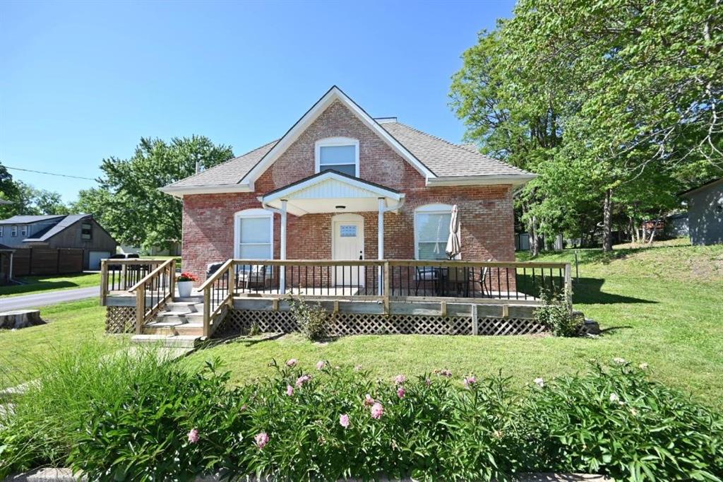 306 Lewis Street Property Photo 2