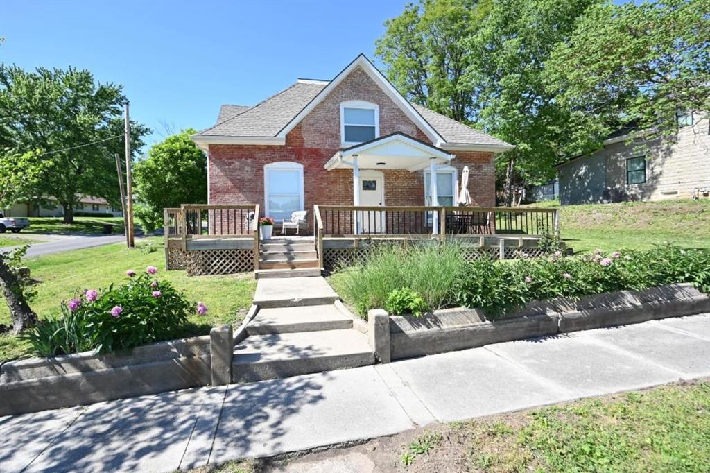 306 Lewis Street Property Photo 3