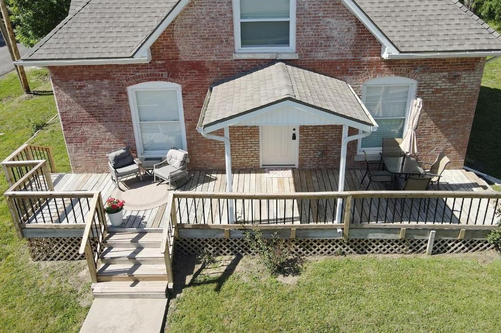 306 Lewis Street Property Photo 8