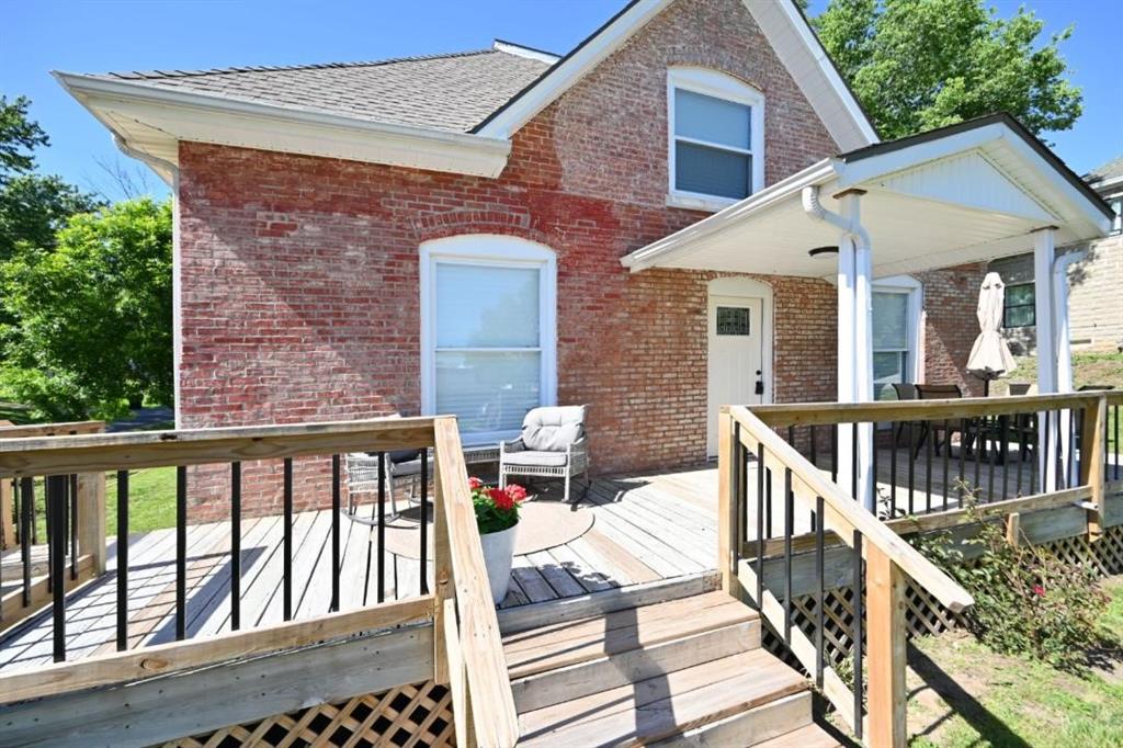 306 Lewis Street Property Photo 9