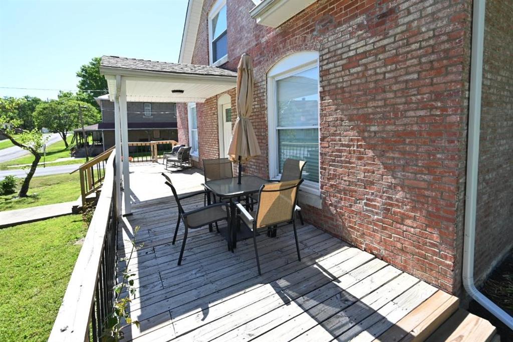 306 Lewis Street Property Photo 10