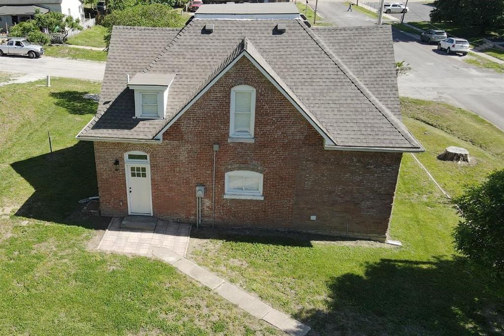 306 Lewis Street Property Photo 11