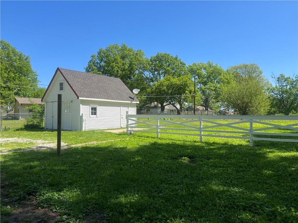 4507 Blue Ridge Boulevard Property Photo 4