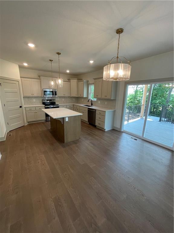 1961 Longview Drive Property Photo 6