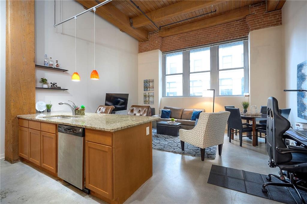 712 Broadway Boulevard Property Photo 1