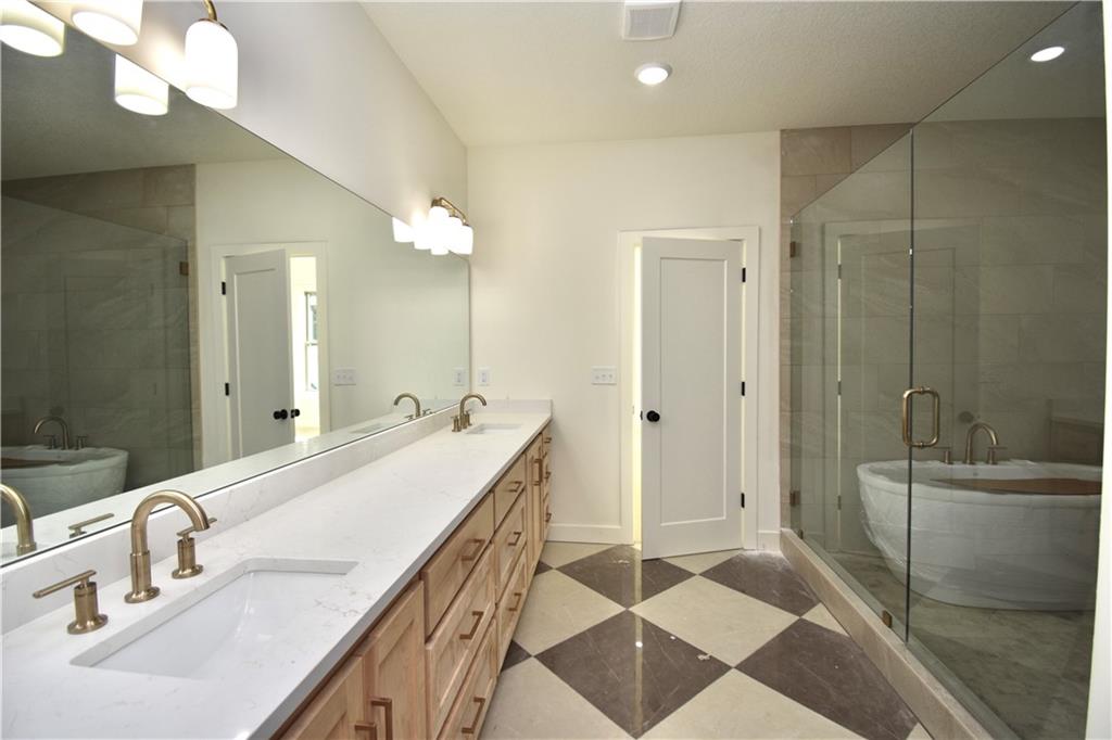 7636 N Booth Avenue Property Photo 22