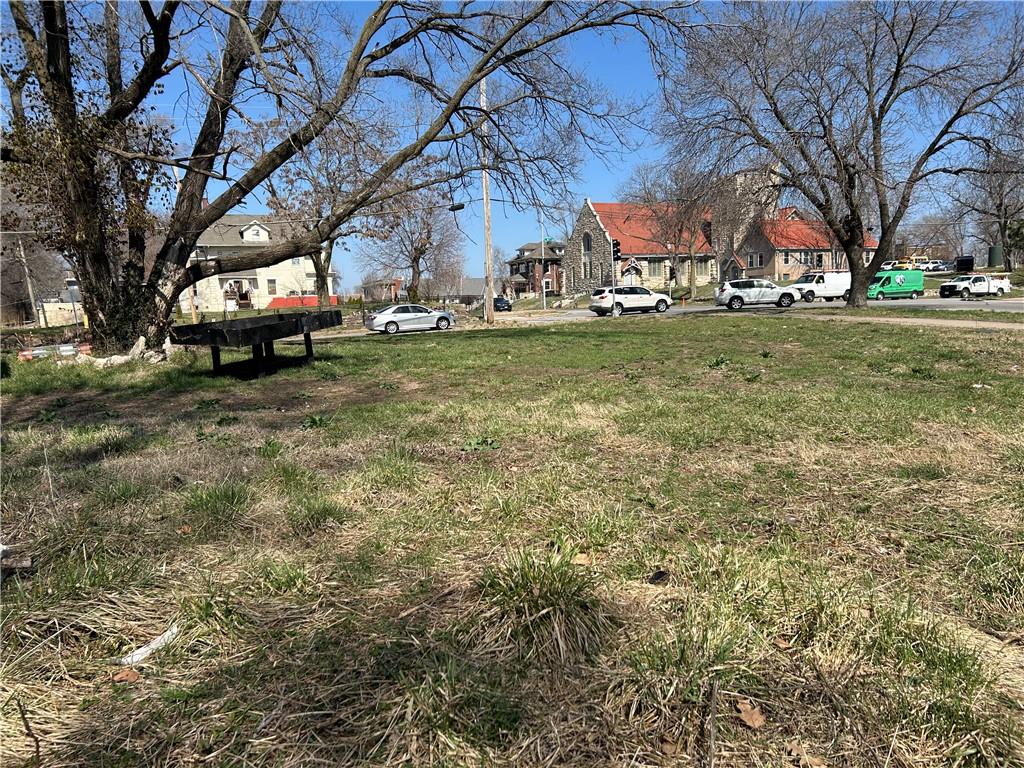900 Benton Boulevard Property Photo 2