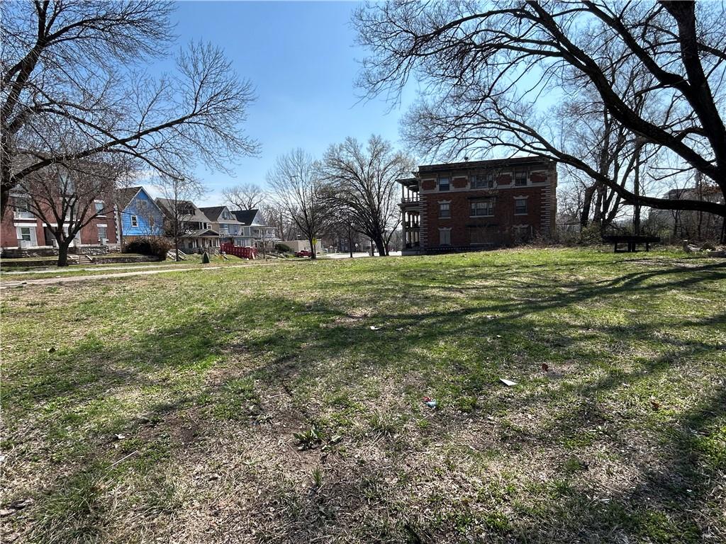 900 Benton Boulevard Property Photo 3