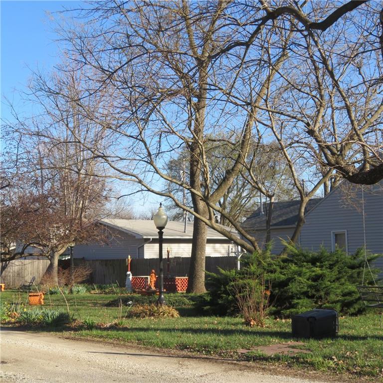 215 S Cottonwood Street Property Photo 2