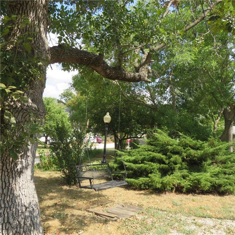 215 S Cottonwood Street Property Photo 4