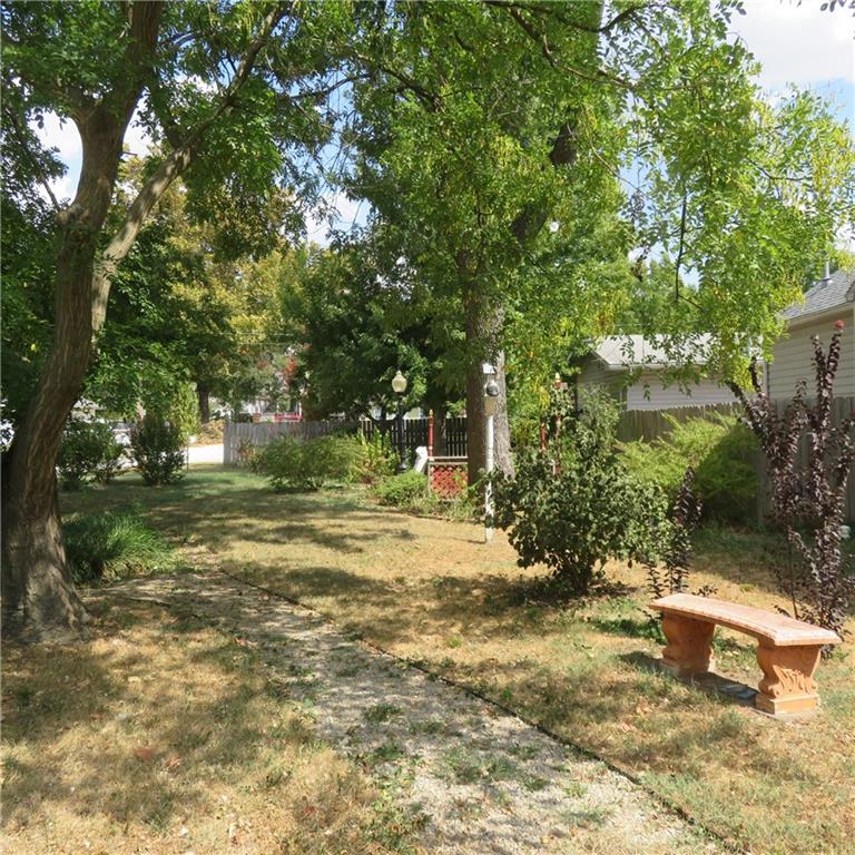 215 S Cottonwood Street Property Photo 7