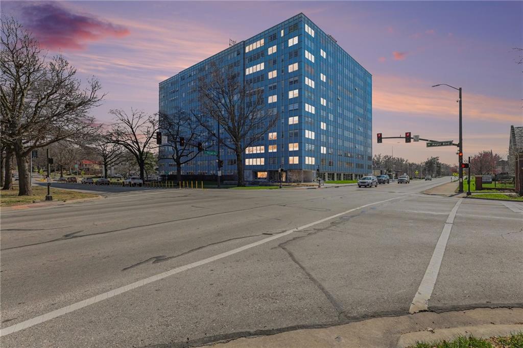 333 W Meyer Boulevard Property Photo 2