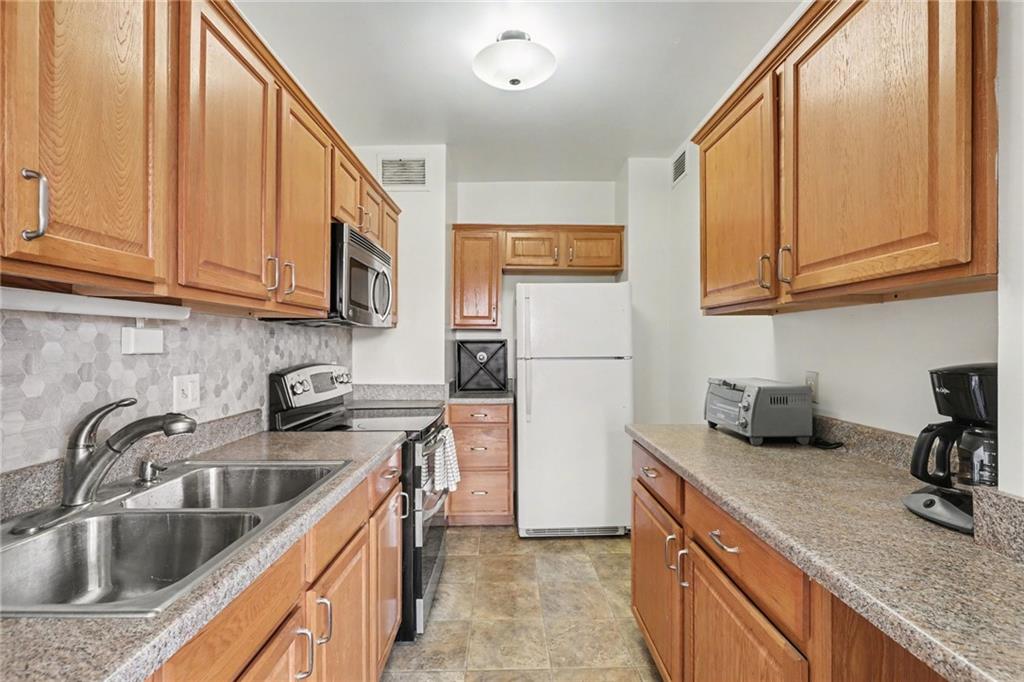 333 W Meyer Boulevard Property Photo 7