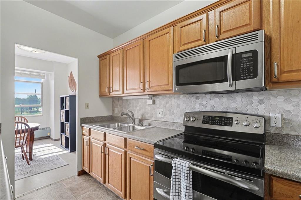 333 W Meyer Boulevard Property Photo 8