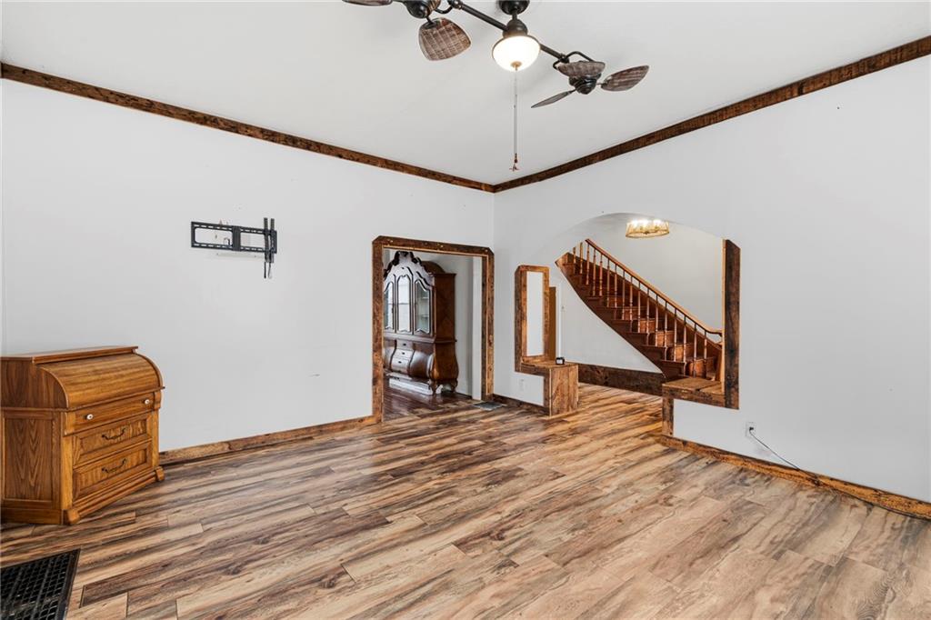 608 W Maple Street Property Photo 4