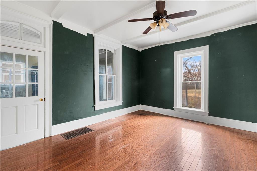 608 W Maple Street Property Photo 6
