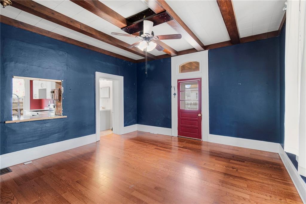 608 W Maple Street Property Photo 8