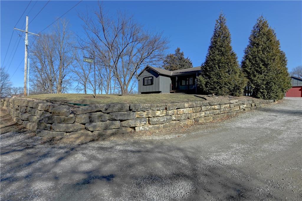 6121 Nw Klamm Road Property Photo 17