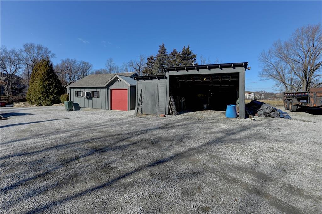 6121 Nw Klamm Road Property Photo 27