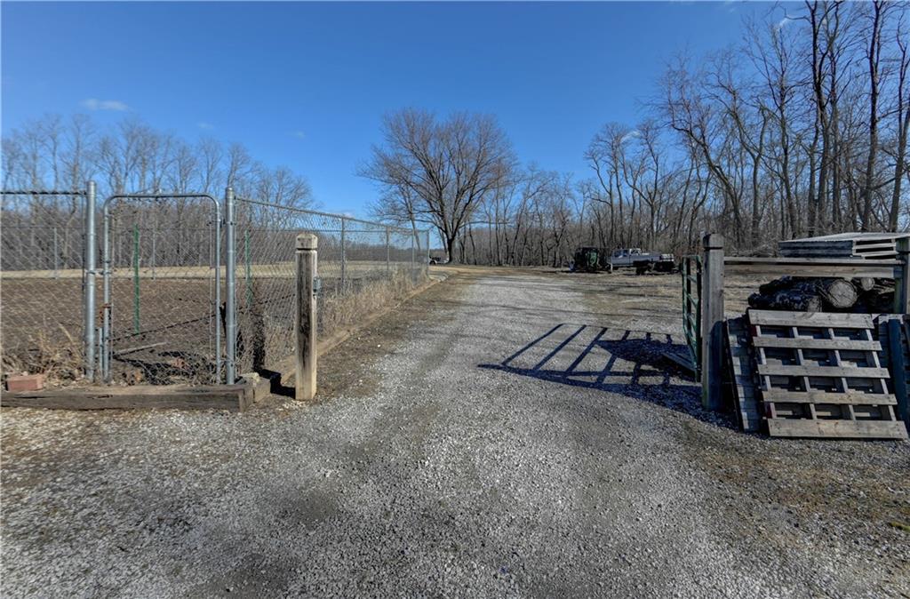 6121 Nw Klamm Road Property Photo 33