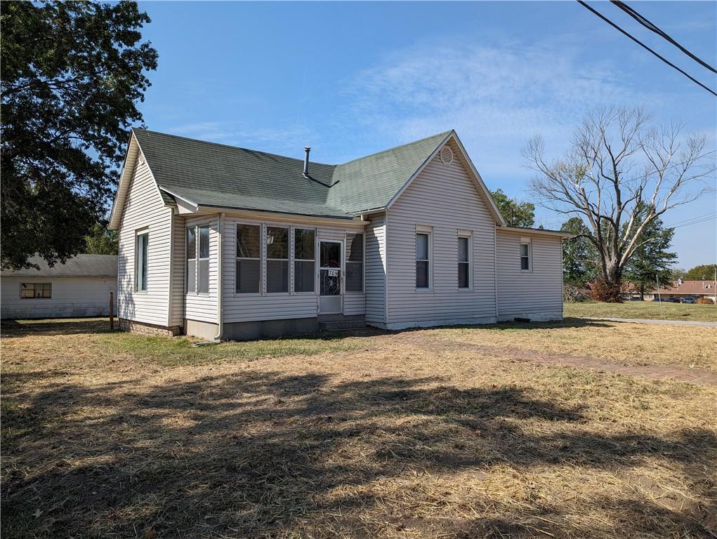 709 W Benton Street Property Photo 1