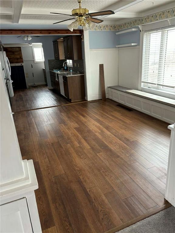 210 Berry Street Property Photo 13