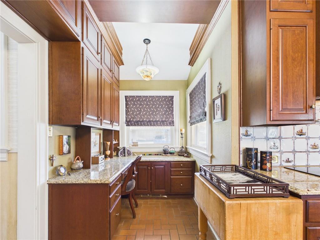 304 W 9th Street Property Photo 37