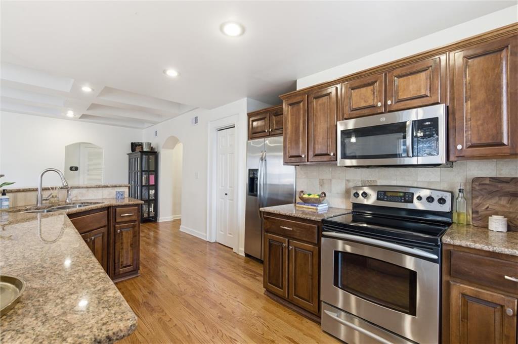 229 Ward Parkway Property Photo 8
