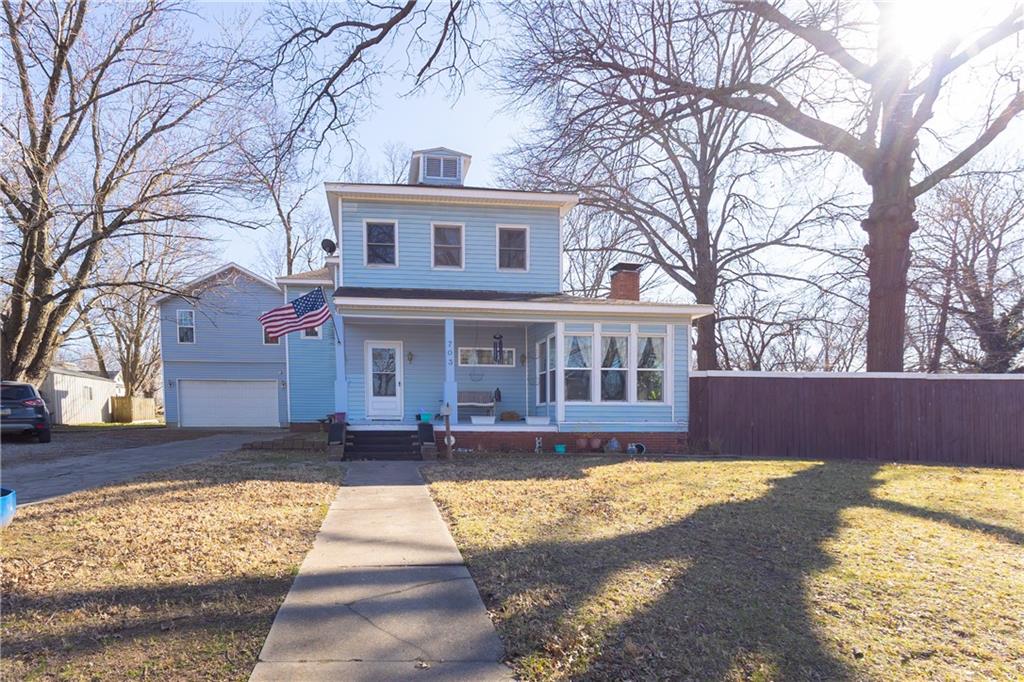 703 E 4th Street Property Photo 1