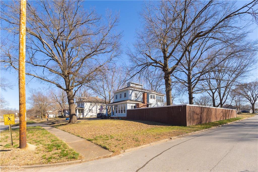703 E 4th Street Property Photo 40