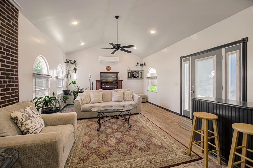 225 Groom Street Property Photo 14