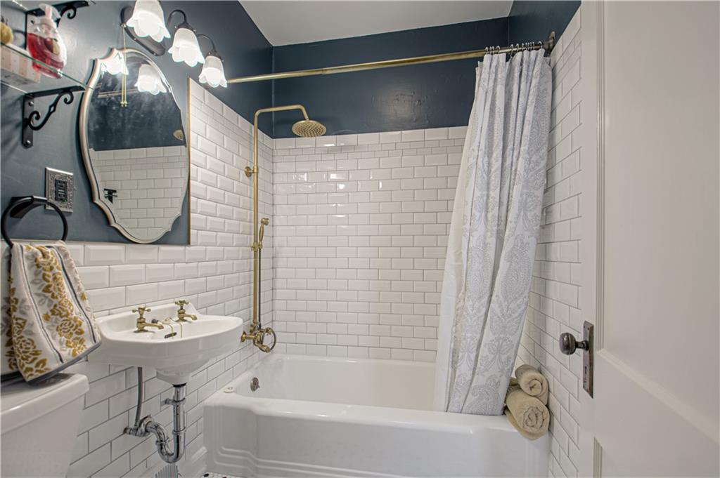 225 Groom Street Property Photo 32