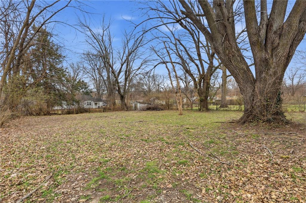 9609 E 68th Street Property Photo 27
