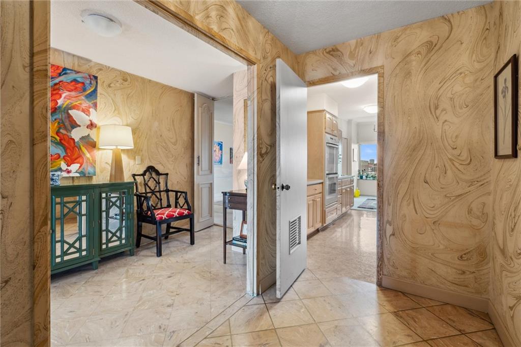 4545 Wornall Road Property Photo 6