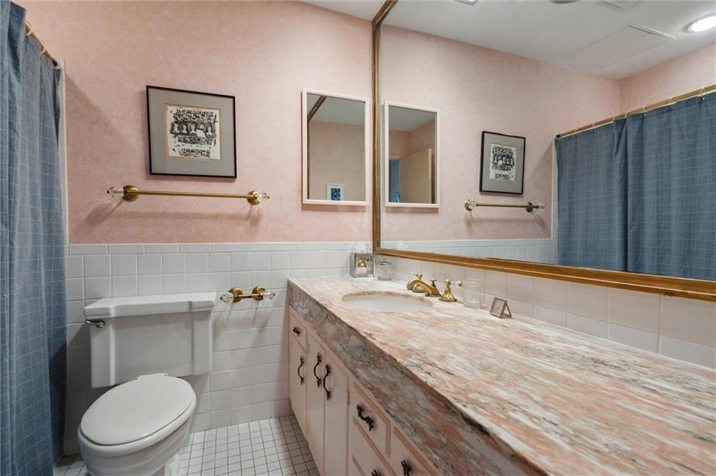 4545 Wornall Road Property Photo 33