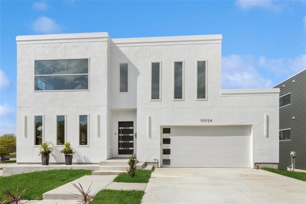 10924 W 67th Street Property Photo