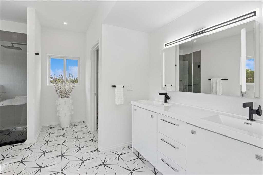 10924 W 67th Street Property Photo 19