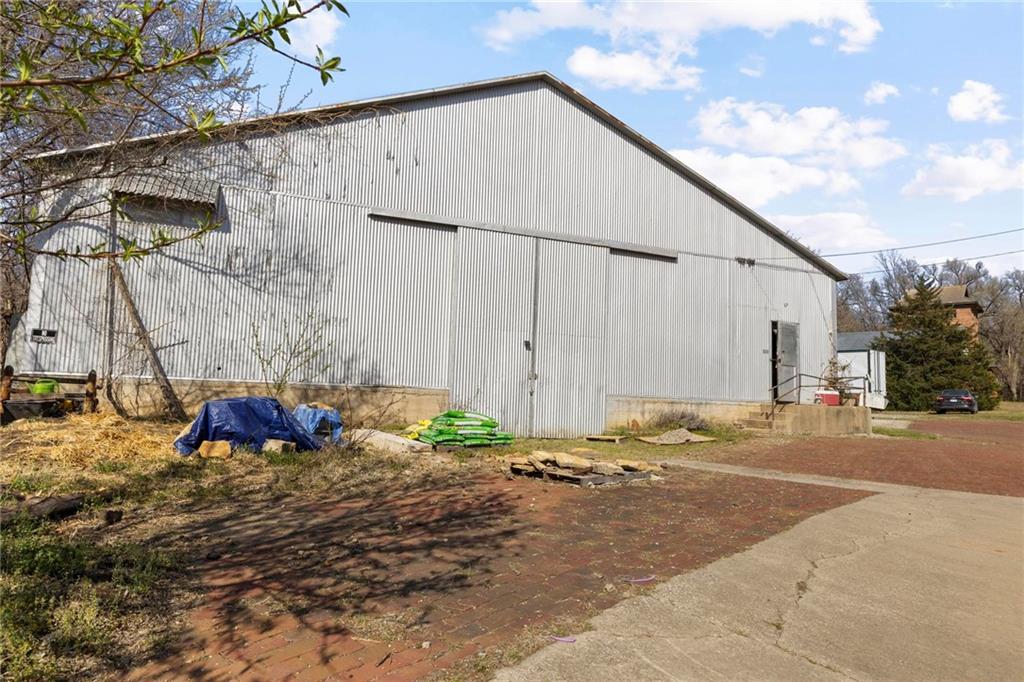 505 E 3rd Street Property Photo 3