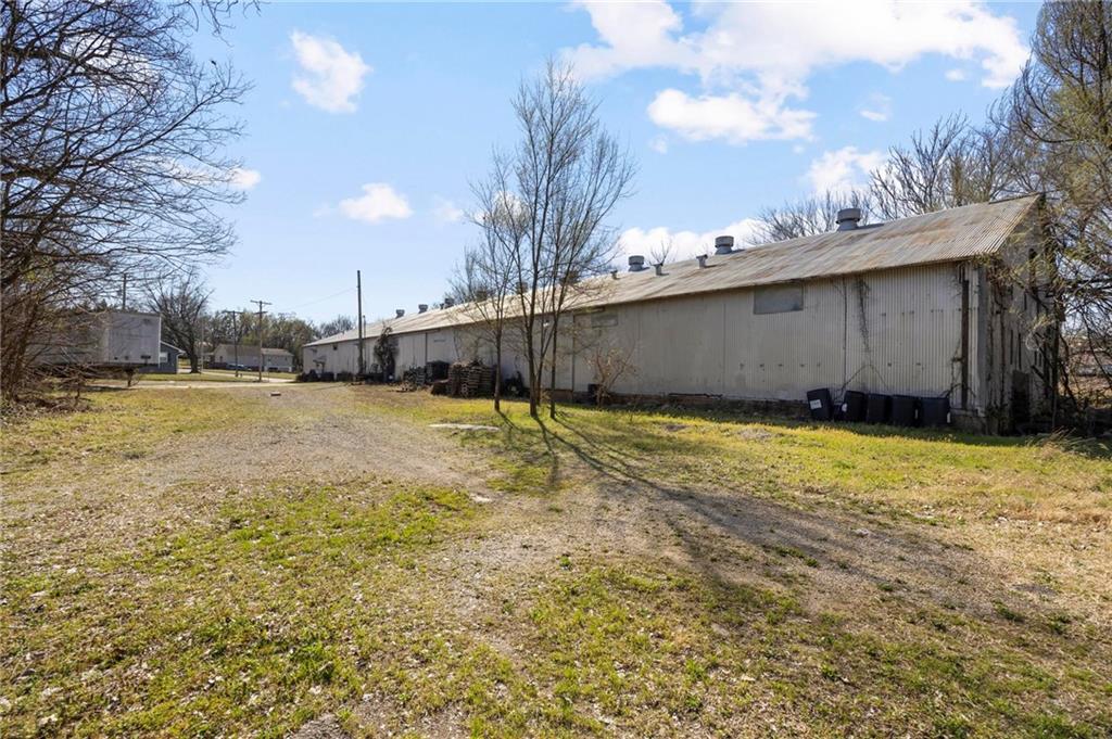505 E 3rd Street Property Photo 7