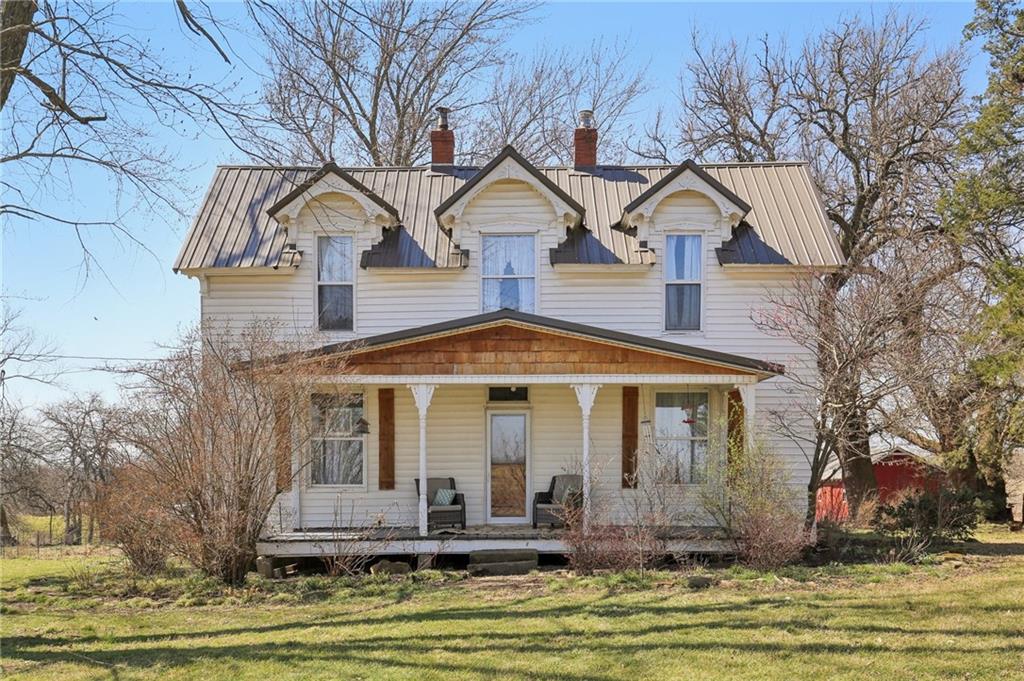 1031 Ne 301 Road Property Photo 3