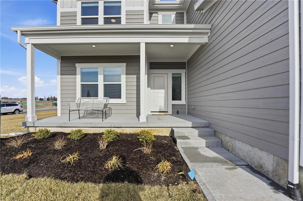 1520 Se Sweet Root Drive Property Photo 3