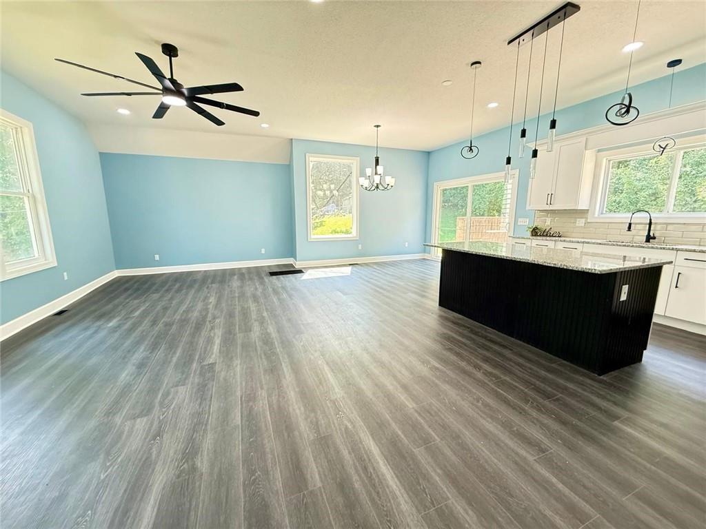 2538 Roe Lane Property Photo 6