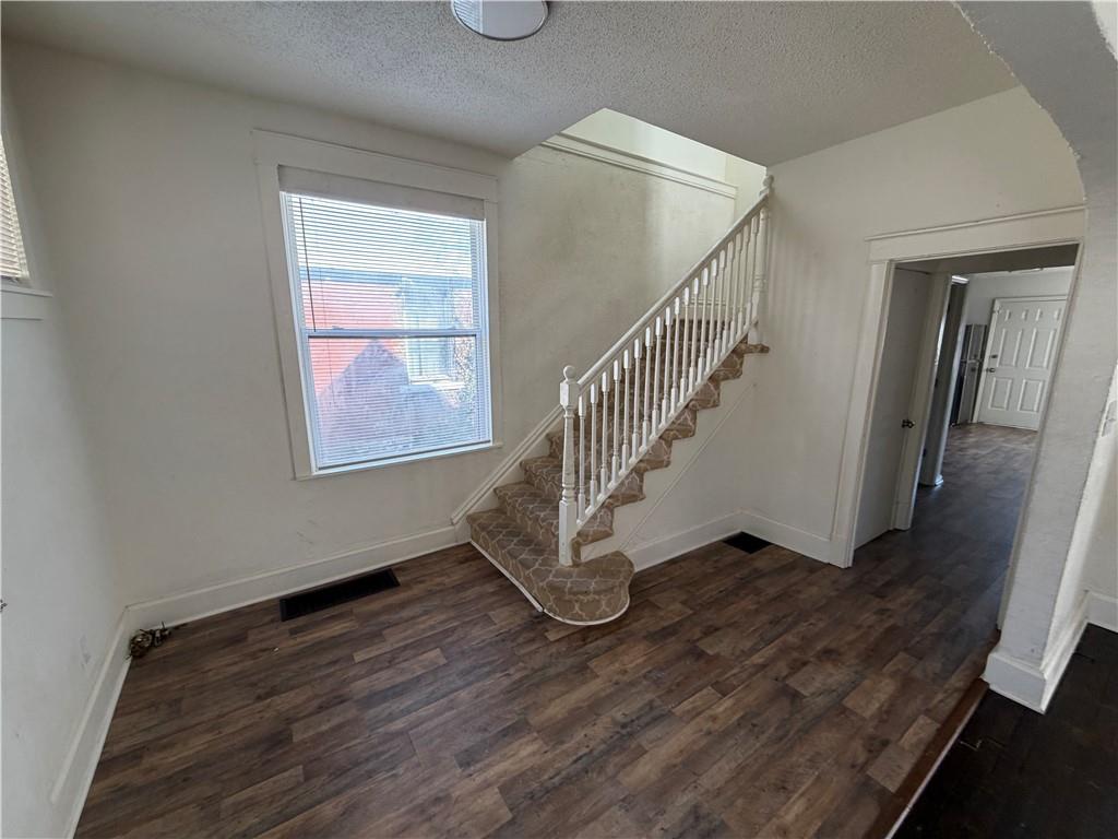2611 Garfield Avenue Property Photo 6
