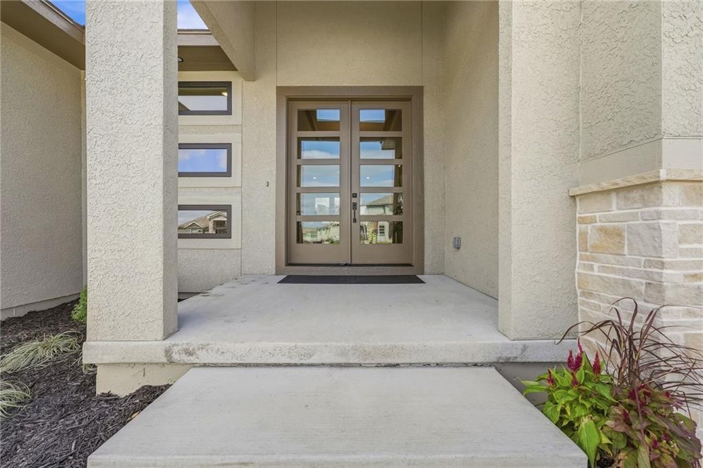 1117 Hummingbird Court Property Photo 4