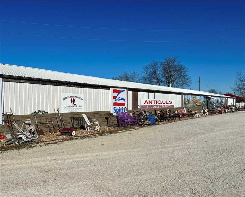 11761 N 13 Highway Property Photo 4
