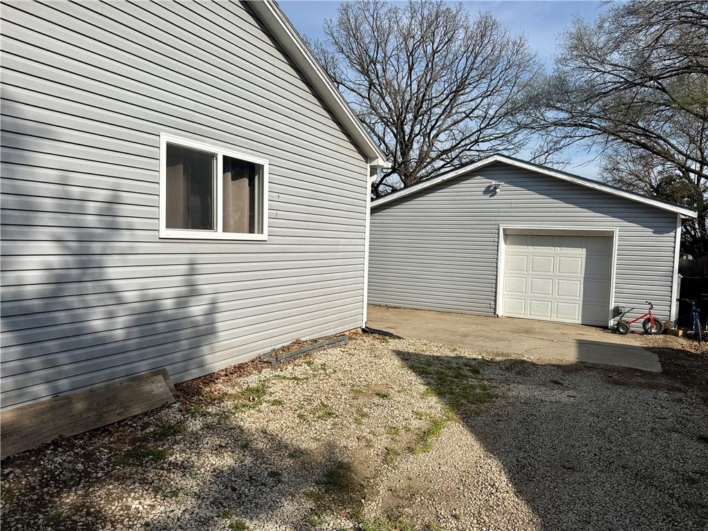 108 E 5th Street Property Photo 5