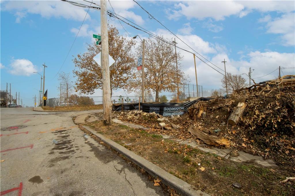 2111 Holly Street Property Photo 6