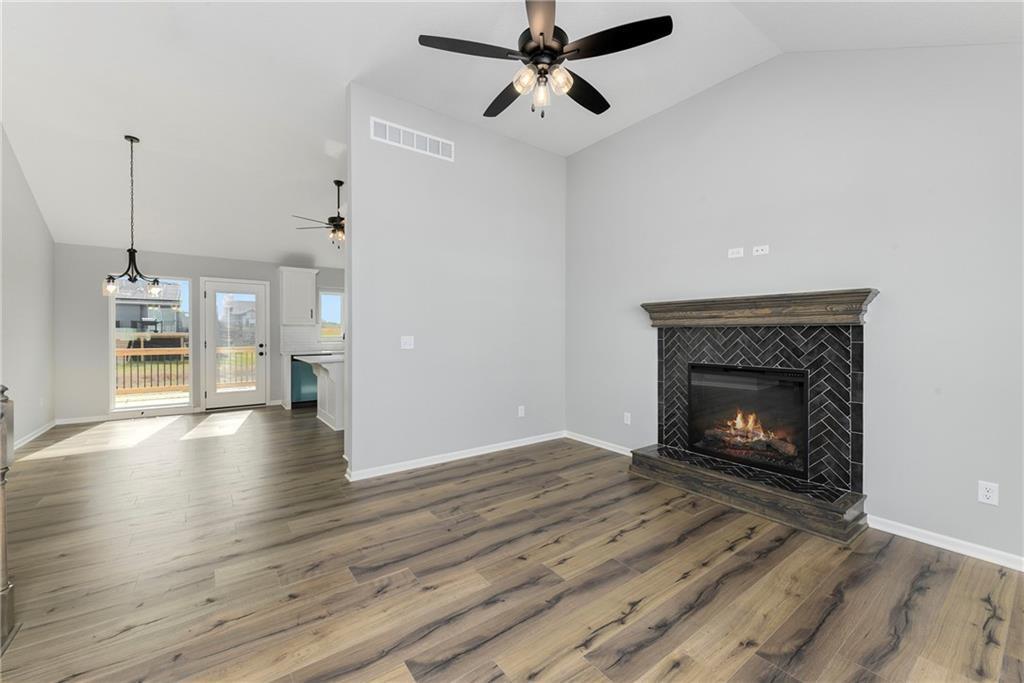 1913 Hawk View Property Photo 4